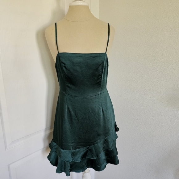 Lulu's Dreams Come True Emerald Green Satin Ruffled Mini Dress Size M - Picture 6 of 10